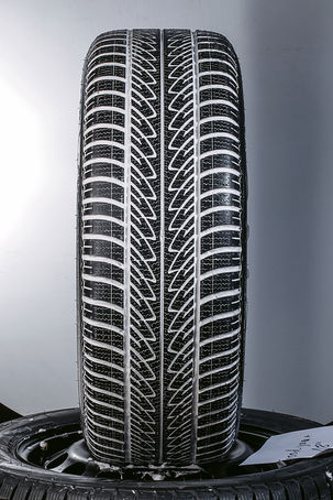 Goodyear Ultra Grip 8 Performance